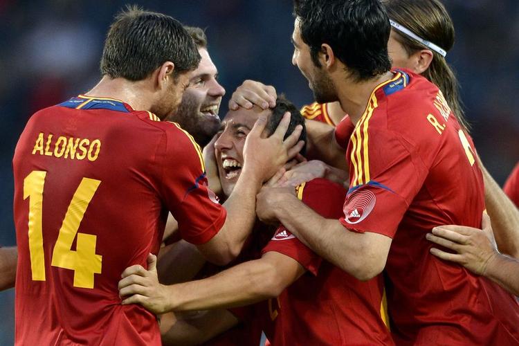 西班牙足球甲级联赛历史助攻榜排名：巨星们的传球华章