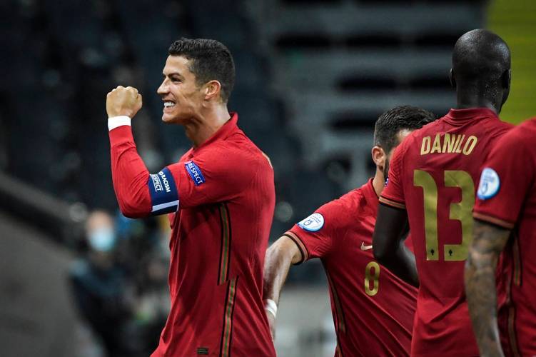 C罗：葡萄牙的荣耀，曼联的传奇