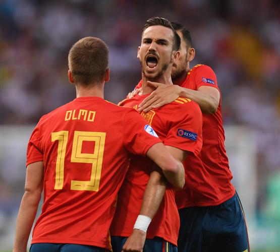 08年欧洲杯决赛：西班牙战胜意大利，团队合作赢得荣耀