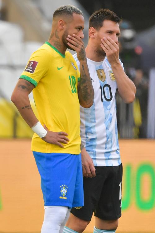 梅西与内马尔的友谊：阿根廷球王安慰悲伤好友