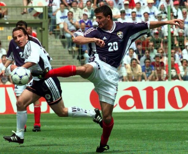 南斯拉夫足球的荣耀与遗憾：2000年欧洲杯回顾