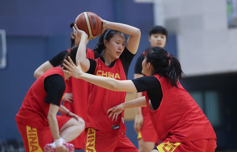 中国女篮卫冕杭州亚运会冠军，展现团队协作和顽强拼搏精神！