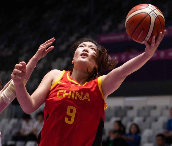 中国女篮成功卫冕亚运会冠军，韩旭关键跳投引领球队
