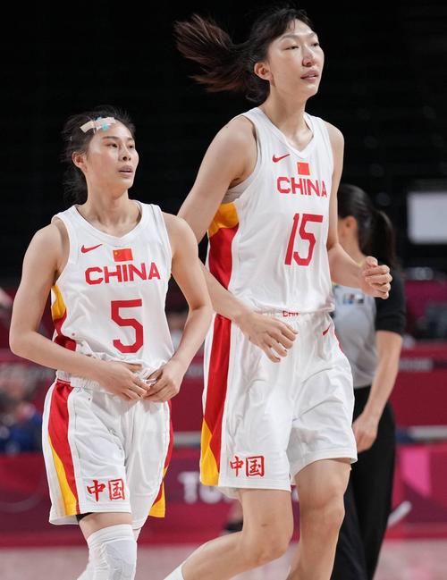 中国女篮卫冕亚运会金牌，王思雨、李梦等核心球员发挥出色