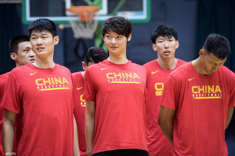 中国男篮冲击亚运铜牌：拒绝爆冷失利，展现顽强斗志