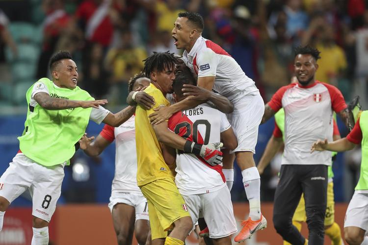 巴西队与秘鲁队争锋美洲杯决赛：谁能捧起第九座冠军奖杯？