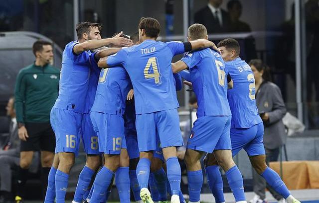 欧洲杯决赛：意大利逆袭夺冠，英格兰遗憾点球三连失