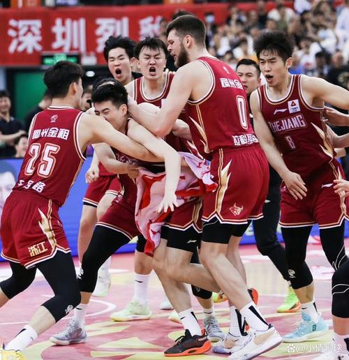 浙江队面临挑战，上海申花准备迎接机会：中超联赛最后一场比赛