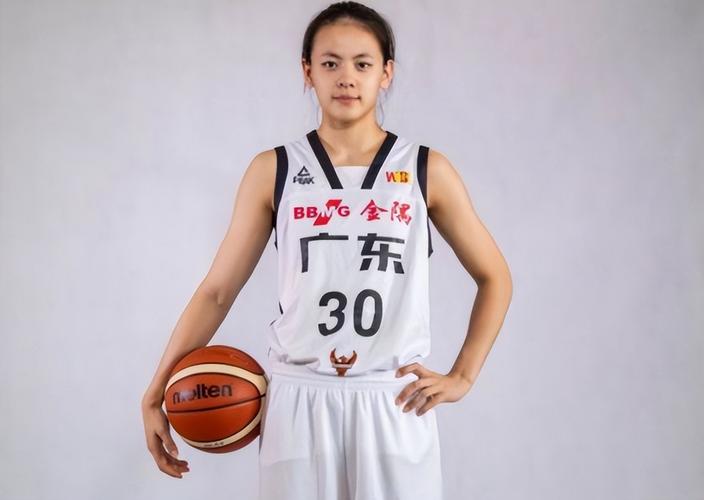 杨力维和杨舒予：中国女篮的姐妹花，闪耀篮球场上的双星