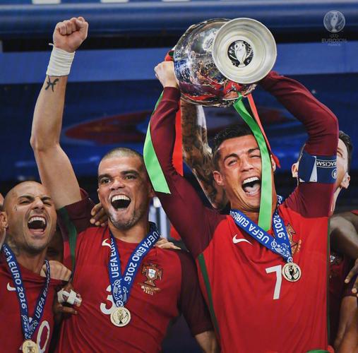 C罗替补席上的世界杯：葡萄牙球星的遗憾与泪水