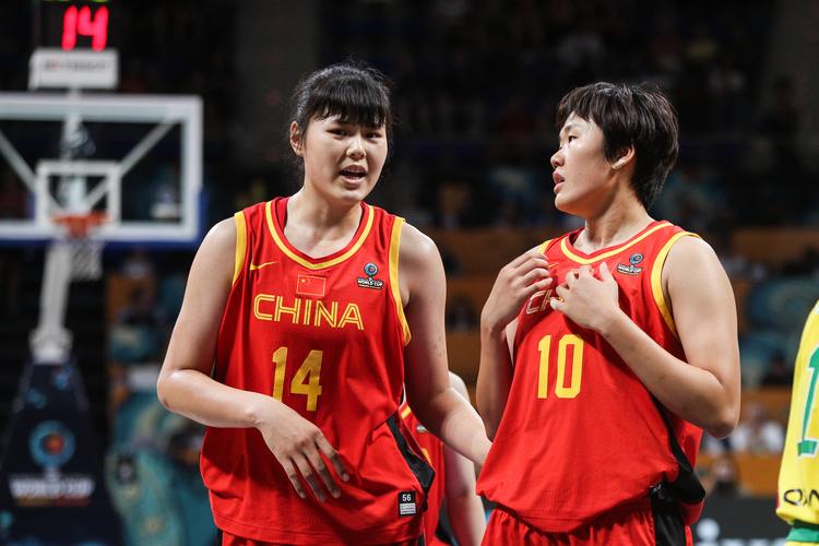 李月汝：中国女篮的内线明星，征战WNBA与世界杯的耀眼新星