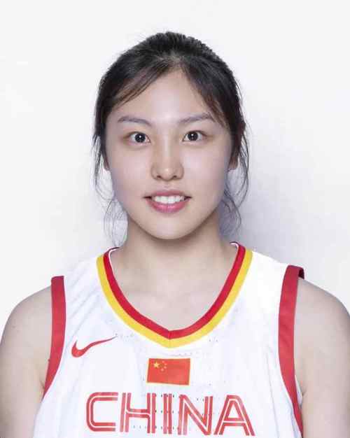 中国女篮最漂亮的球员：张茹的美丽与实力并存