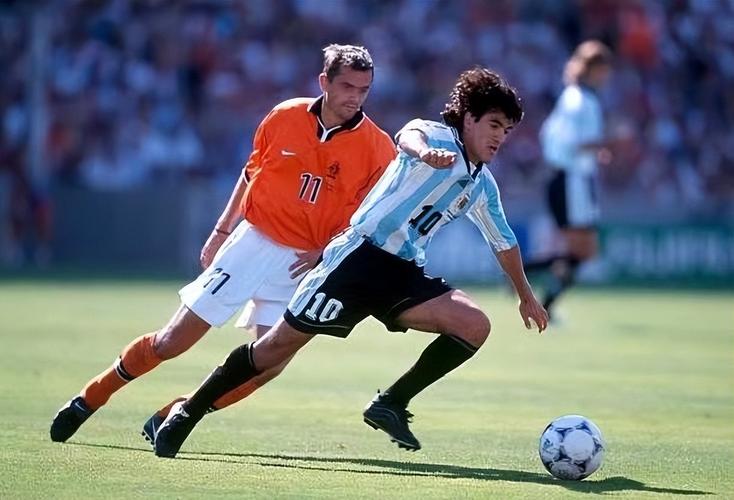 阿根廷球员奥尔特加的传奇生涯：足球场上的巨星，生活中的领袖