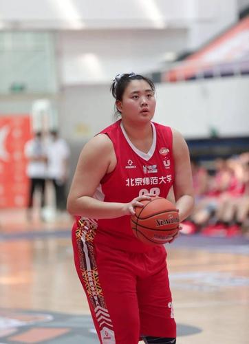 中国女篮冲击第31届大运会女篮冠军：内线优势与防守策略