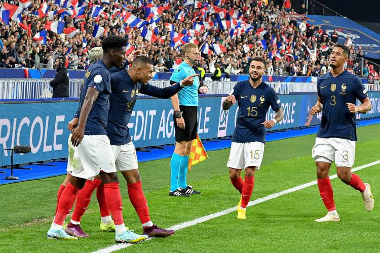 卡塔尔世界杯16强对决：法国队对决波兰队，豪华阵容谁能胜出？