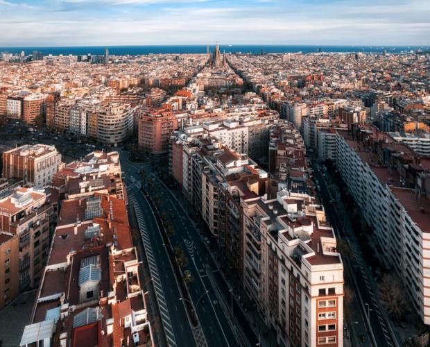 西班牙：欧洲与非洲的交汇处的历史名城与经济发展中心