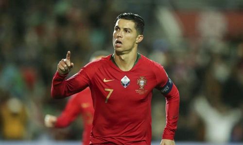 C罗：葡萄牙足球巨星及在欧洲的辉煌历程