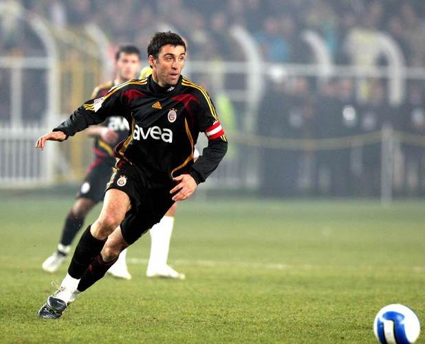 哈坎·恰尔汗奥卢：土耳其足球的新星