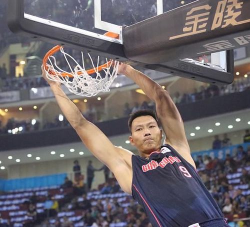 易建联：NBA选秀的荣耀与CBA的辉煌，中国篮球的传奇人物