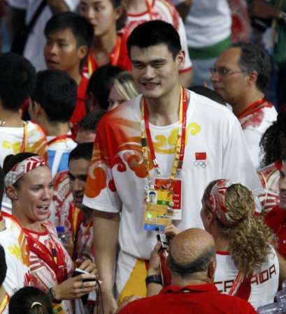 姚明：中国篮球巨星与申奥形象大使的双重荣耀