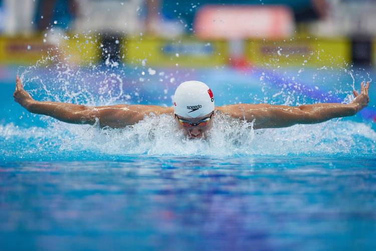 中国奥运游泳冠军风采：孙杨、叶诗文、刘湘的辉煌成就