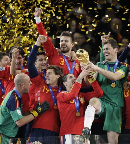 西班牙队：世界杯与欧洲杯的辉煌与困境