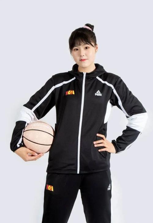 李月汝：中国女篮耀眼新星，篮坛未来的希望