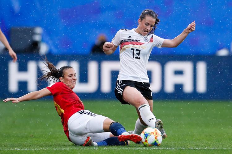 世界杯女足德国队13号球衣：斯特凡·穆勒的荣誉与传承