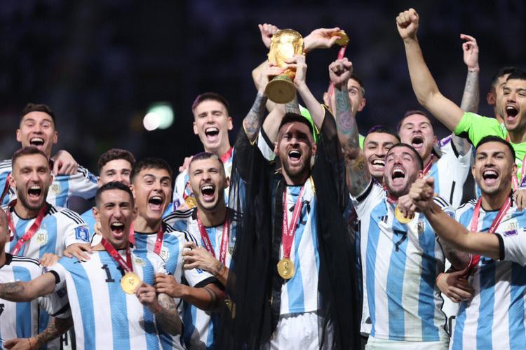 梅西归队公开训练内容大曝光：阿根廷足球传奇的最后一次世界杯之旅
