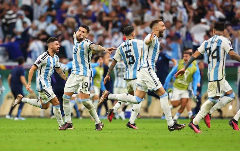 阿根廷3粒进球被取消：沙特防线严密，越位判罚严格