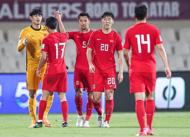 中国男足亚运会小组赛两连胜，提前晋级淘汰赛
