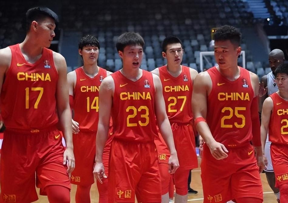 2010年世锦赛中国男篮：央视直播中的精彩瞬间与球员互动