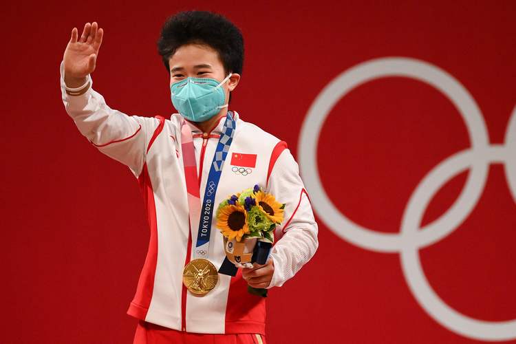 东京奥运冲金焦点：中国举重名将侯志慧的非凡历程