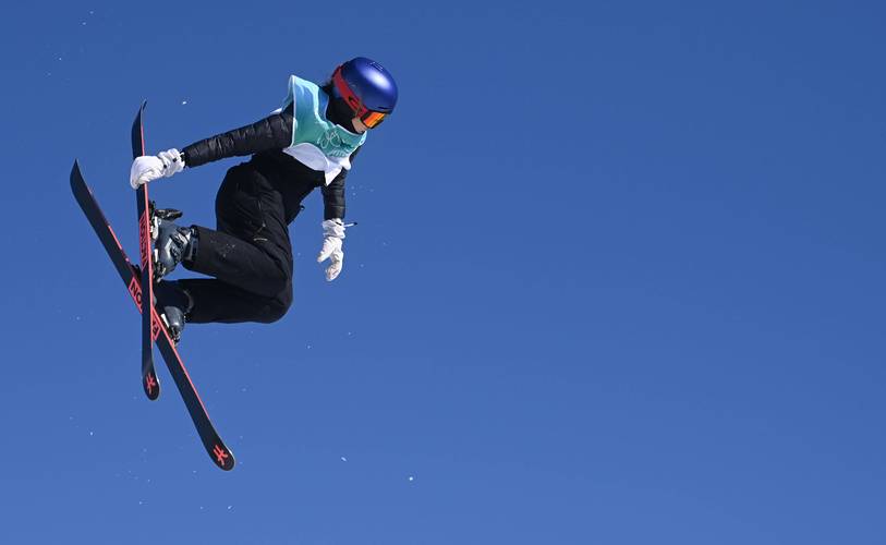 冬奥会自由式滑雪：空中技巧与大跳台的双雄之争