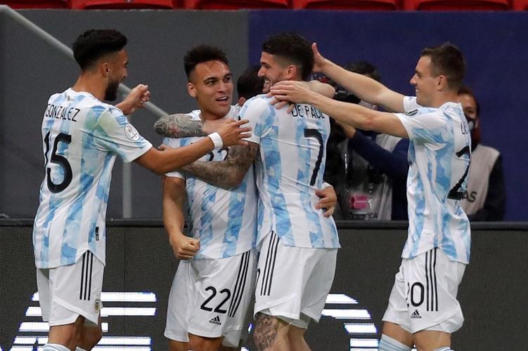 梅西领衔的阿根廷队在美洲杯中展现强大实力，期待夺得冠军