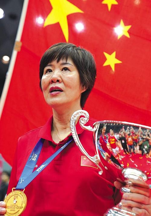 中国女排传奇人物郎平：从铁榔头到世界级教练的奋斗历程