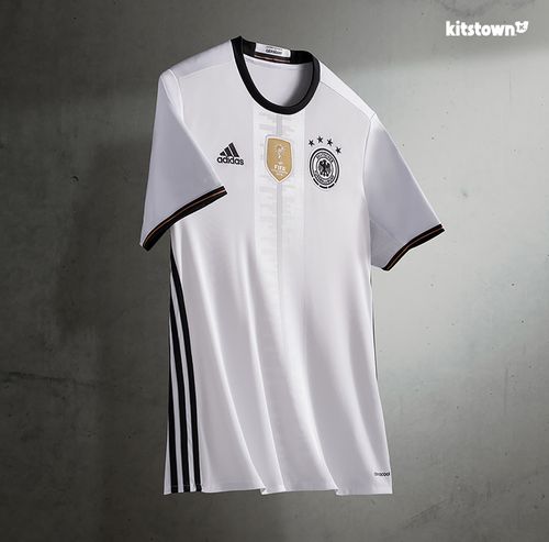 德国队历届世界杯欧洲杯战袍回顾，新款战衣即将亮相俄罗斯世界杯